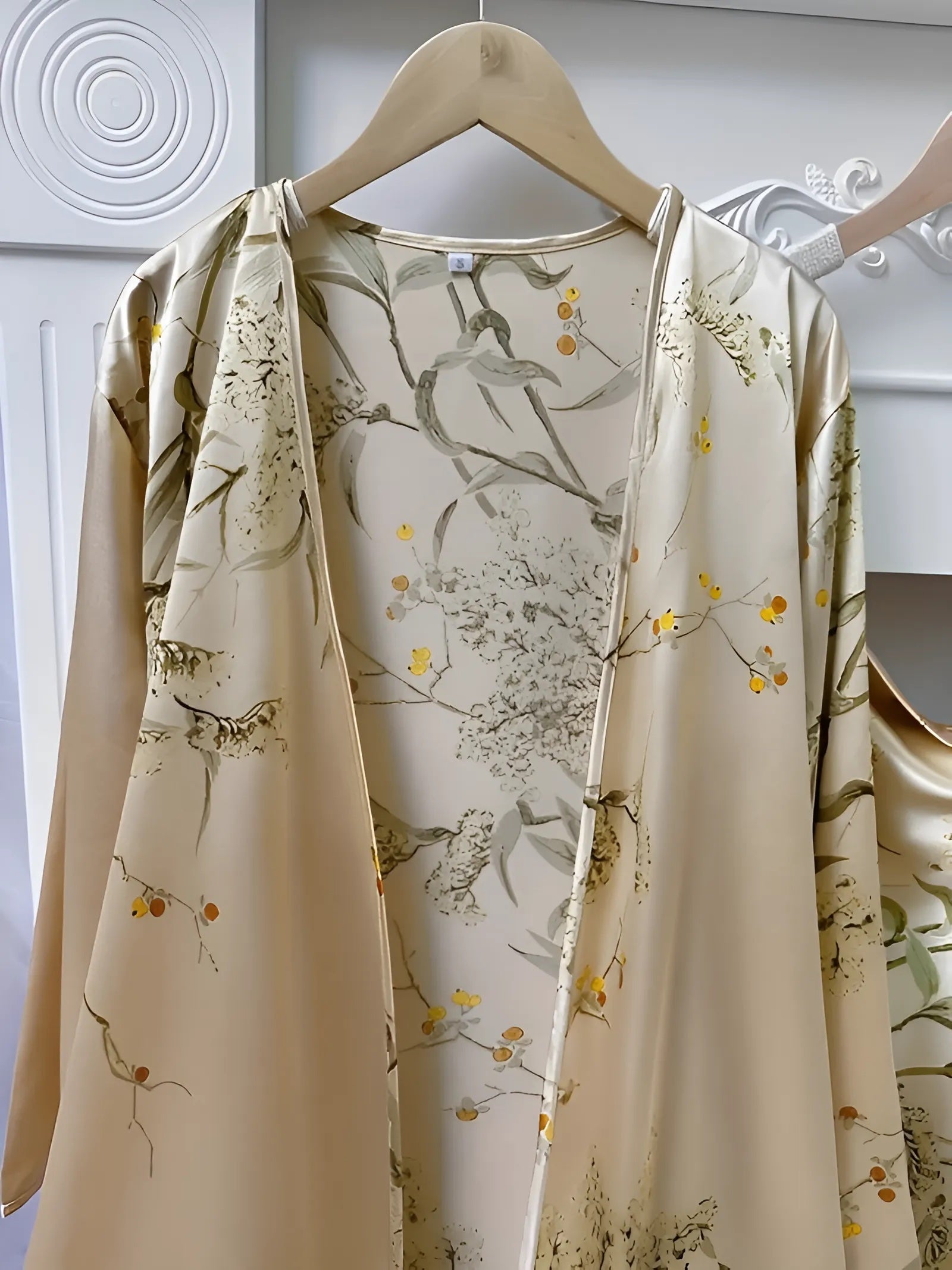 Dressing gown 4 pieces. Floral Print Women Satin Pajama Set Sleepwear Playsuit Belt Long Sleeve Robe Dress Top &amp; Ruffle Shorts Sleepwear Lingerie 